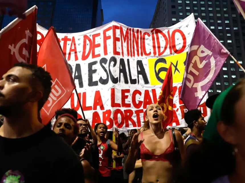 Marcha do Dia Internacional de Luta das Mulhers em 2025 | Crédito: Tânia Rêgo/Agência Brasil