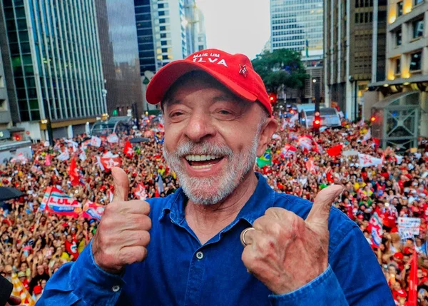 Reeleito para 4º mandato, Lula completa 81 anos nesta terça-feira (27/10) - destaque galeria