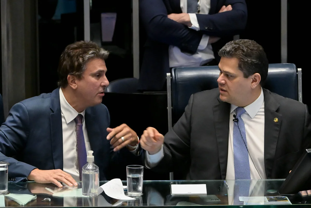 Impasse sobre a redução da maioridade penal provocou o adiamento da PEC da Segurança e divergências entre governo e oposição Impasse sobre a redução da maioridade penal provocou o adiamento da PEC da Segurança e divergências entre governo e oposição