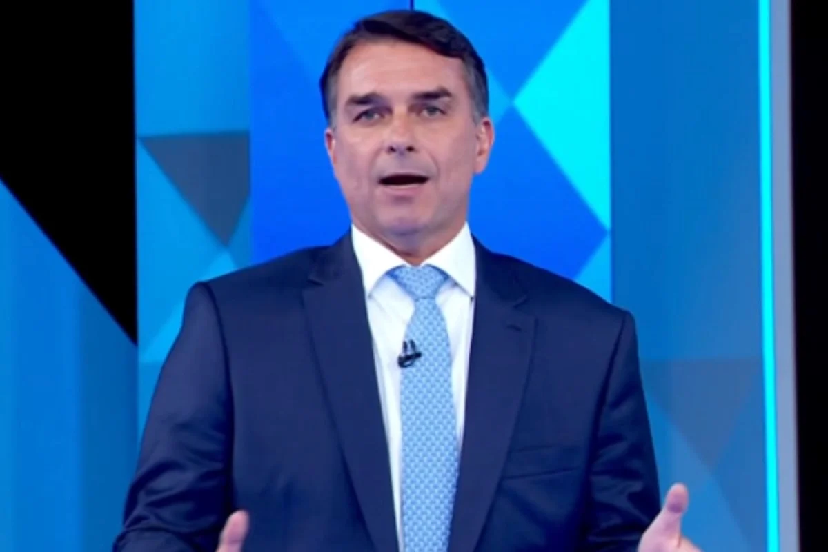 Flávio segue dica de Nikolas e propõe “Pai-Nosso” em fala final de debate - imagem 1 Flávio segue dica de Nikolas e propõe “Pai-Nosso” em fala final de debate - imagem 1