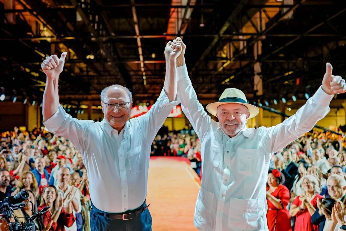 Lula e Alckmin na convenção que oficializou a candidatura à reeleição Lula e Alckmin na convenção que oficializou a candidatura à reeleição