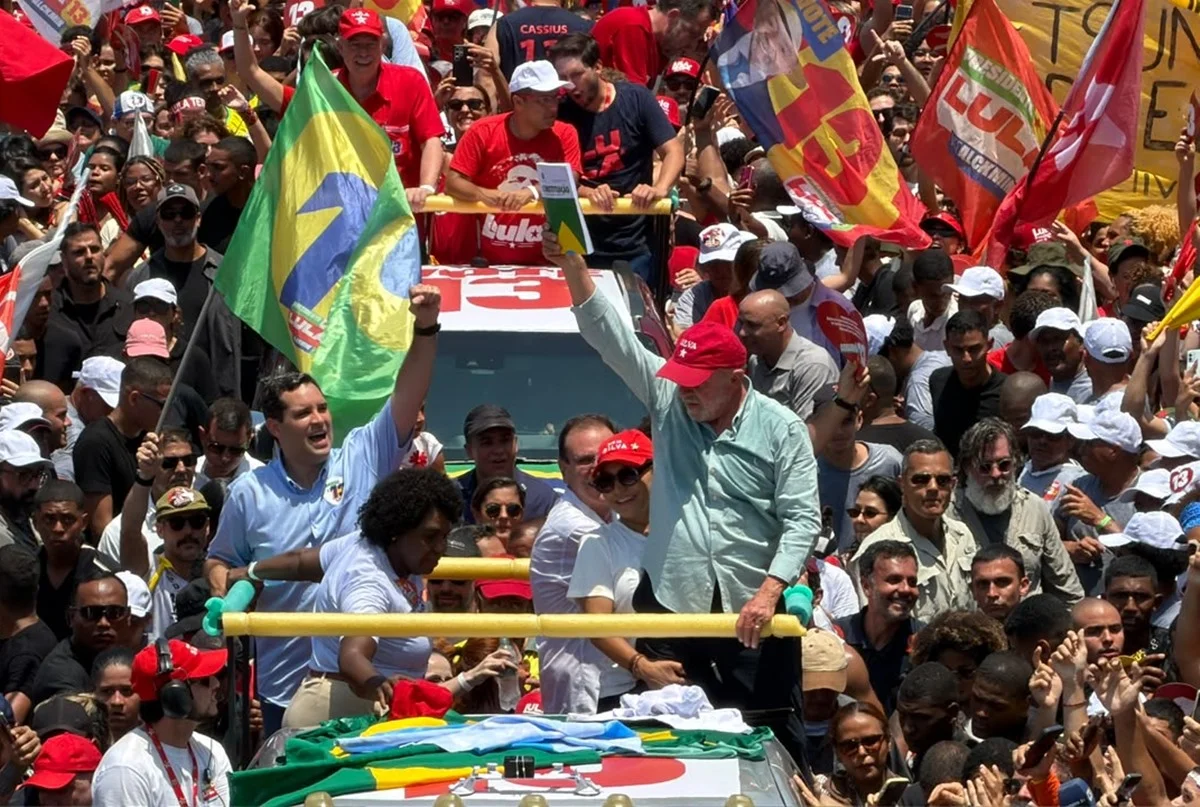 Lula participa de ato em Copacabana, no Rio de Janeiro Lula participa de ato em Copacabana, no Rio de Janeiro